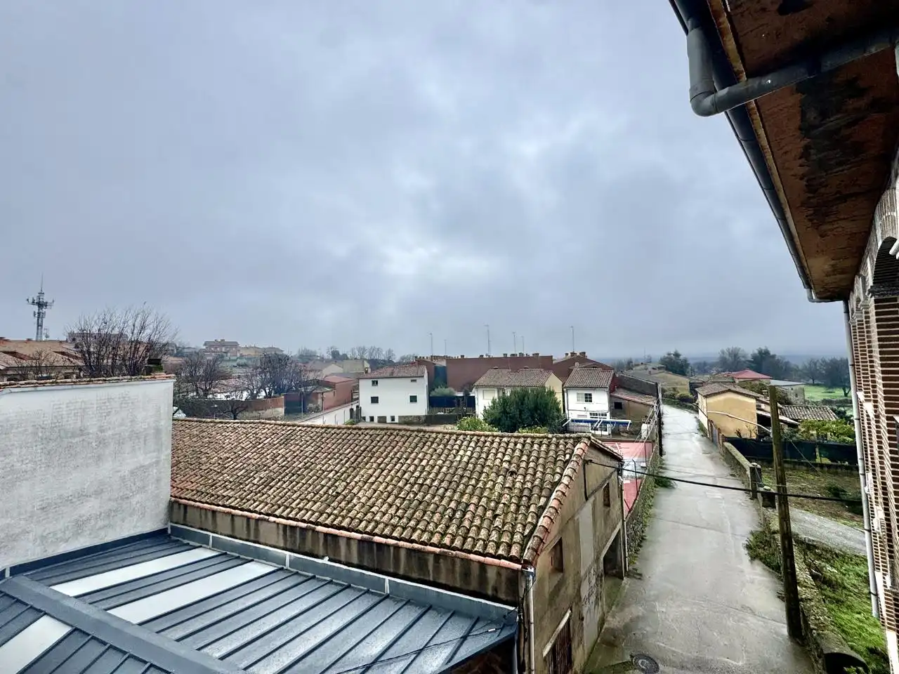 Vista exterior de Edifici en venda en Candeleda