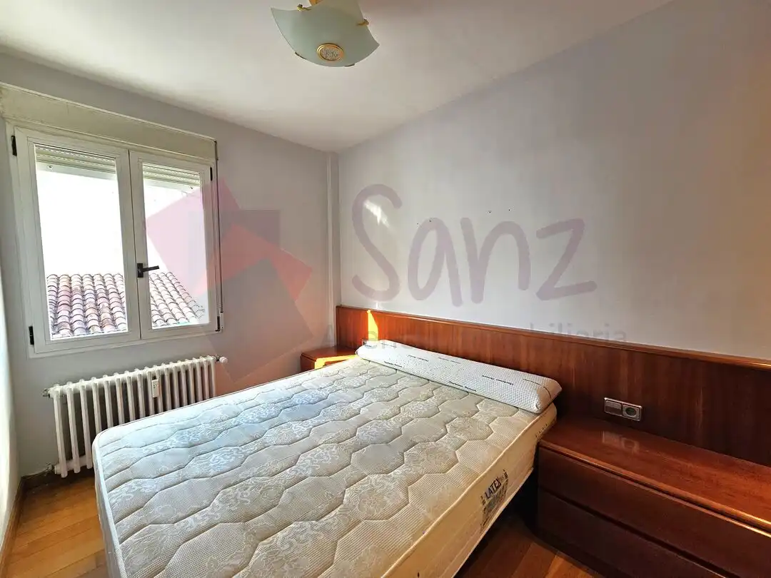Bedroom of Flat for sale in  Logroño  with Air Conditioner and Heating