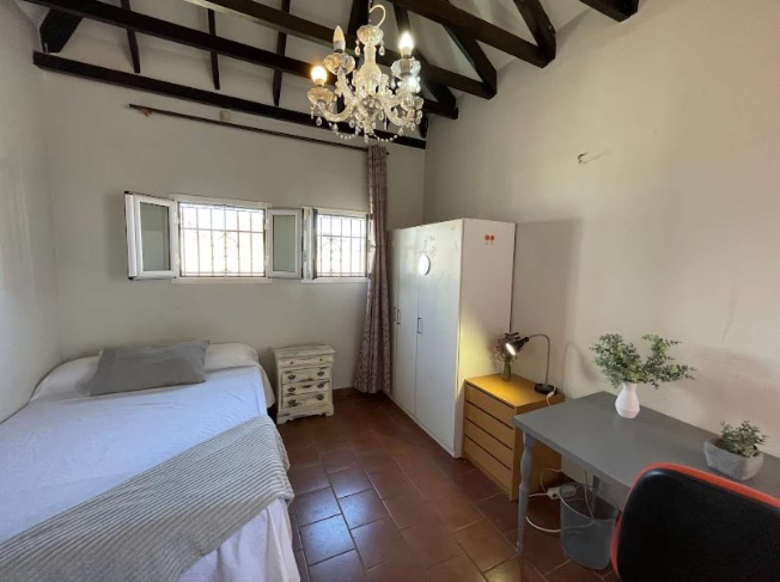 Bedroom of Flat to share in  Sevilla Capital  with Air Conditioner and Terrace