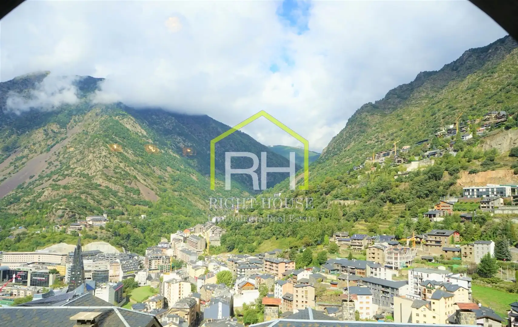Exterior view of Houses for sale in Escaldes – Engordany  with Heating, Private garden and Parquet flooring