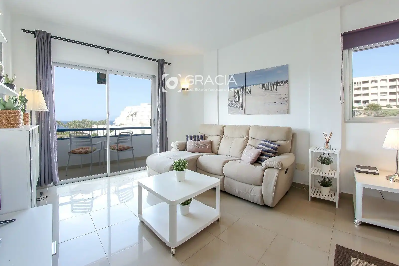 Piso con piscina en venta en Callao Salvaje - Playa Paraíso