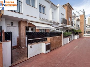 Adossat en venda a Calle VILLANOVA
