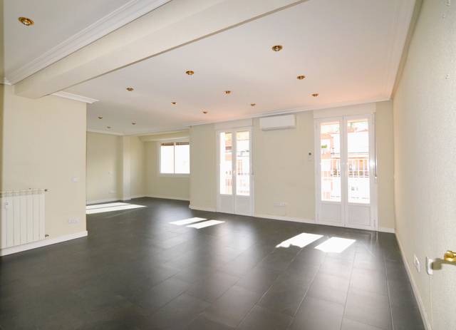 Piso en Venta en Avenida de Bruselas en Guindalera