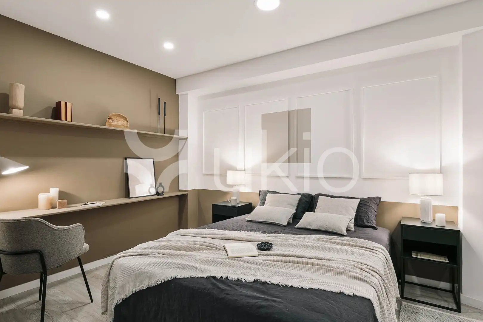 Dormitori de Apartament de lloguer en Barcelona amb Aire condicionat, Calefacció i Moblat