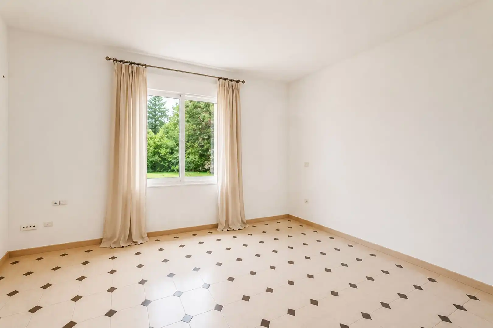 Dormitori de Casa o xalet en venda en Marbella amb Aire condicionat i Terrassa