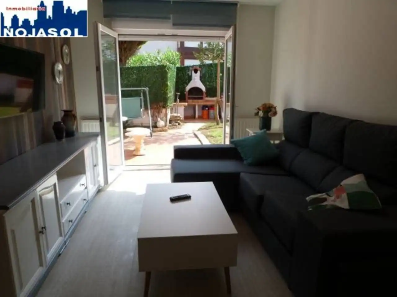 Sala d'estar de Apartament de lloguer en Arnuero amb Calefacció, Jardí privat i Terrassa