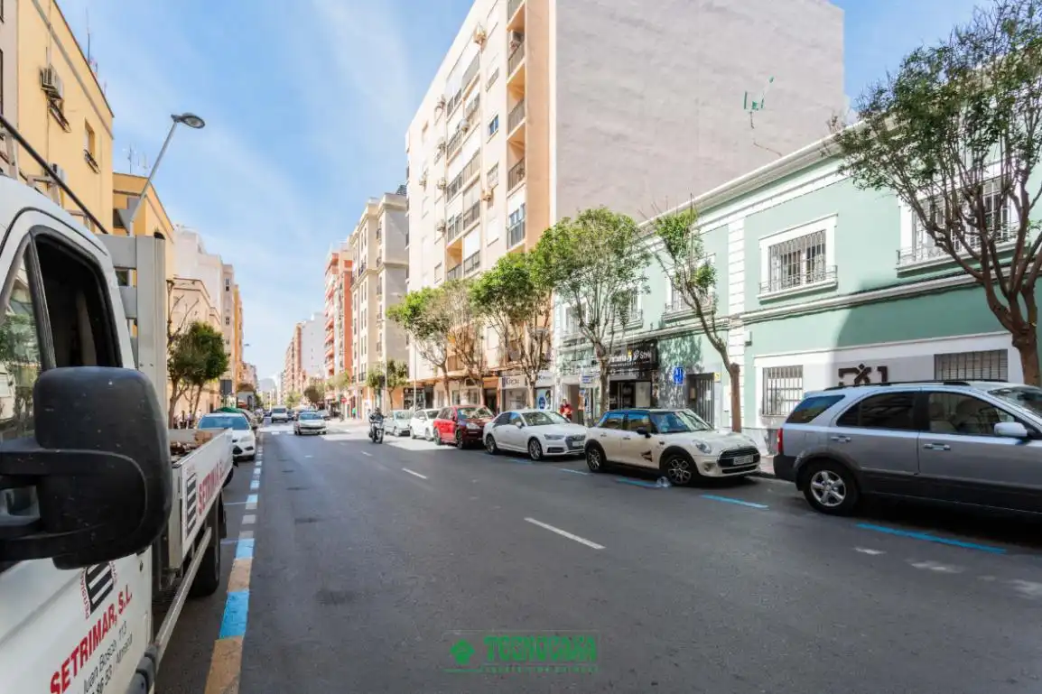 Vista exterior de Piso en venta en Almería con Calefacción y Balcón