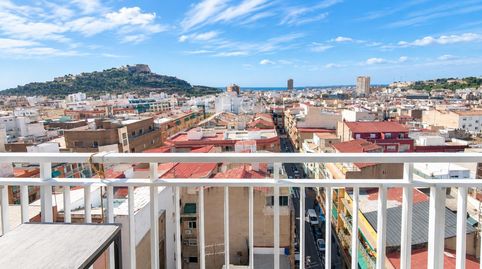 Foto 2 de Piso en venta en Calle Gasset y Artime, Carolinas Altas, Alicante / Alacant