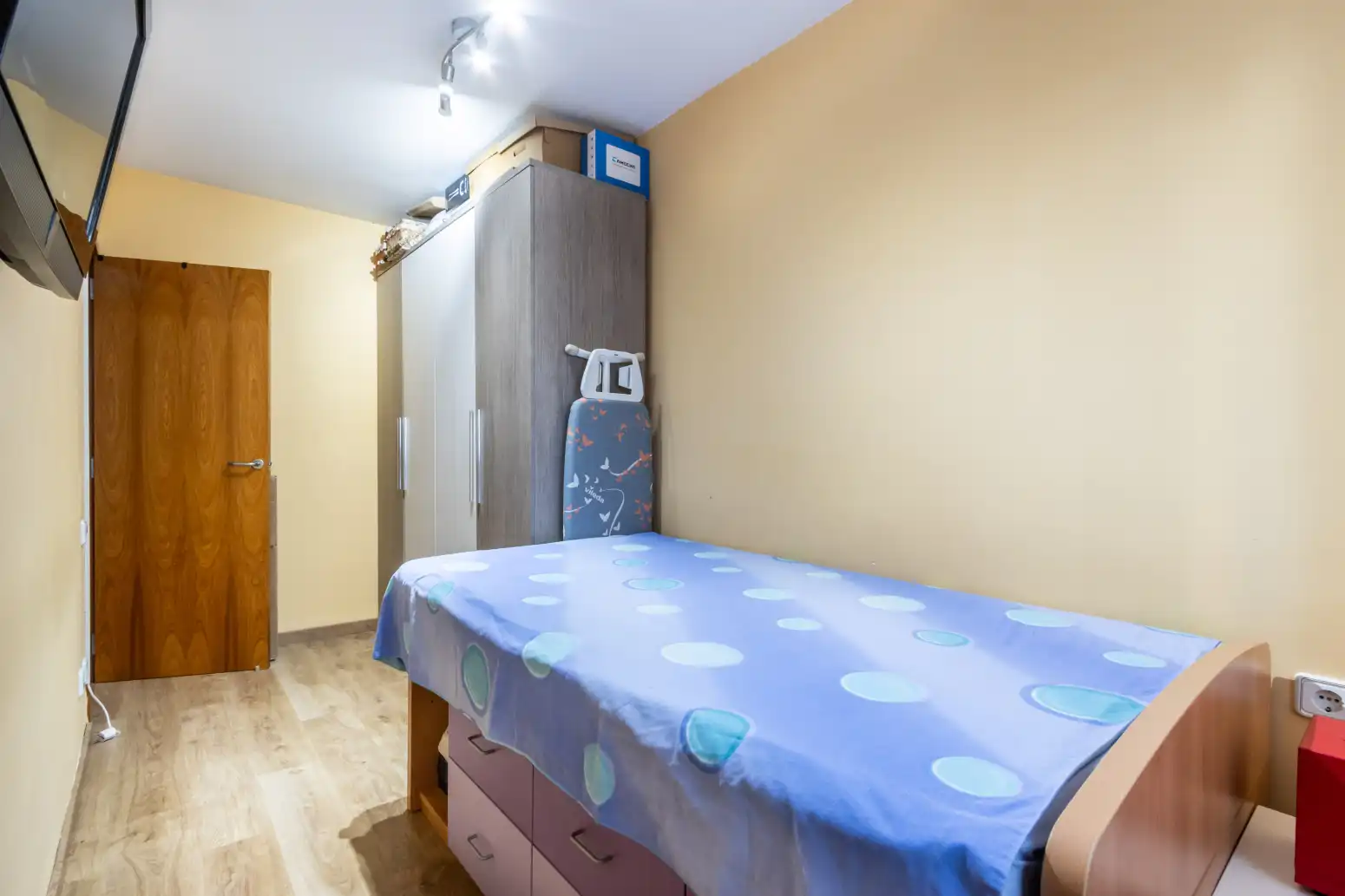 Bedroom of Flat for sale in Terrassa  with Air Conditioner, Heating and Parquet flooring