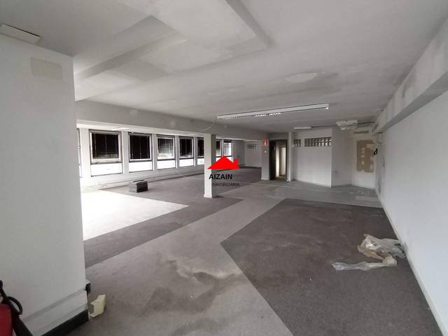 Local comercial en Alquiler en Avenida de Iparragirre en Txorierri - Ondiz - Udondo