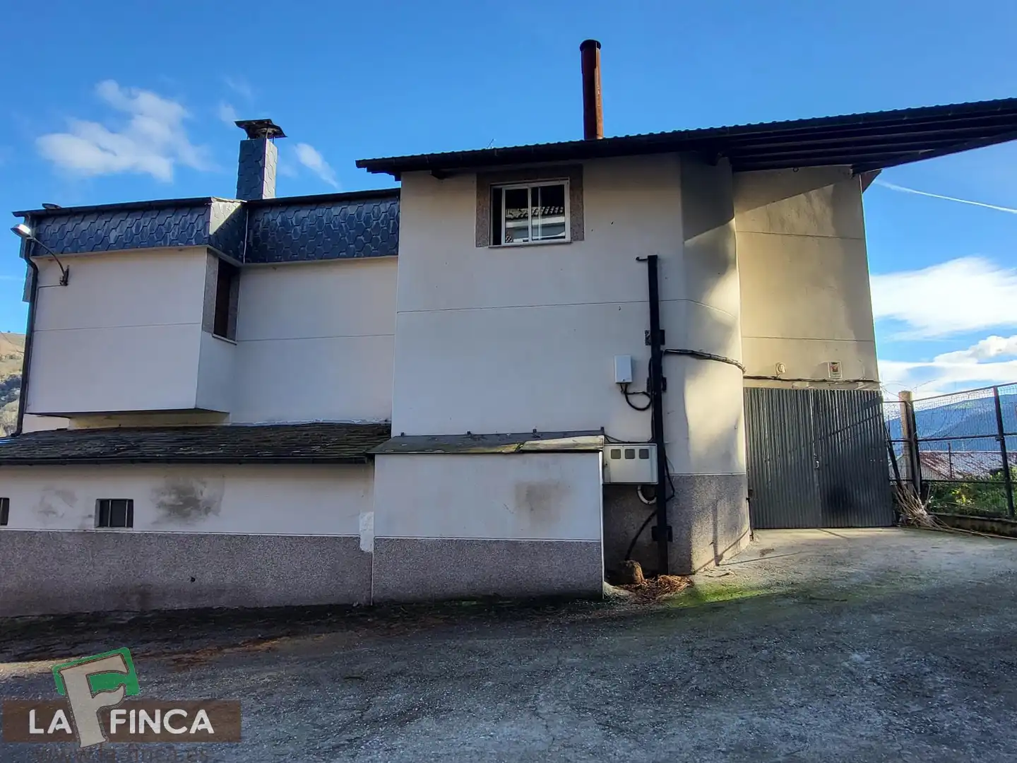 Vista exterior de Casa o chalet en venta en Cangas del Narcea con Calefacción, Terraza y Trastero