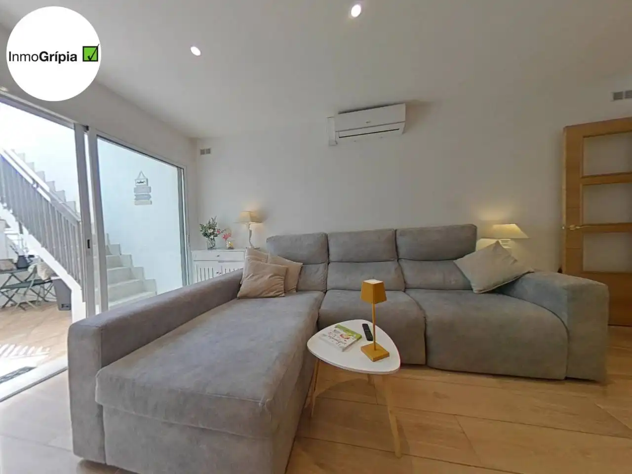 Sala d'estar de Pis en venda en Terrassa amb Aire condicionat i Terrassa