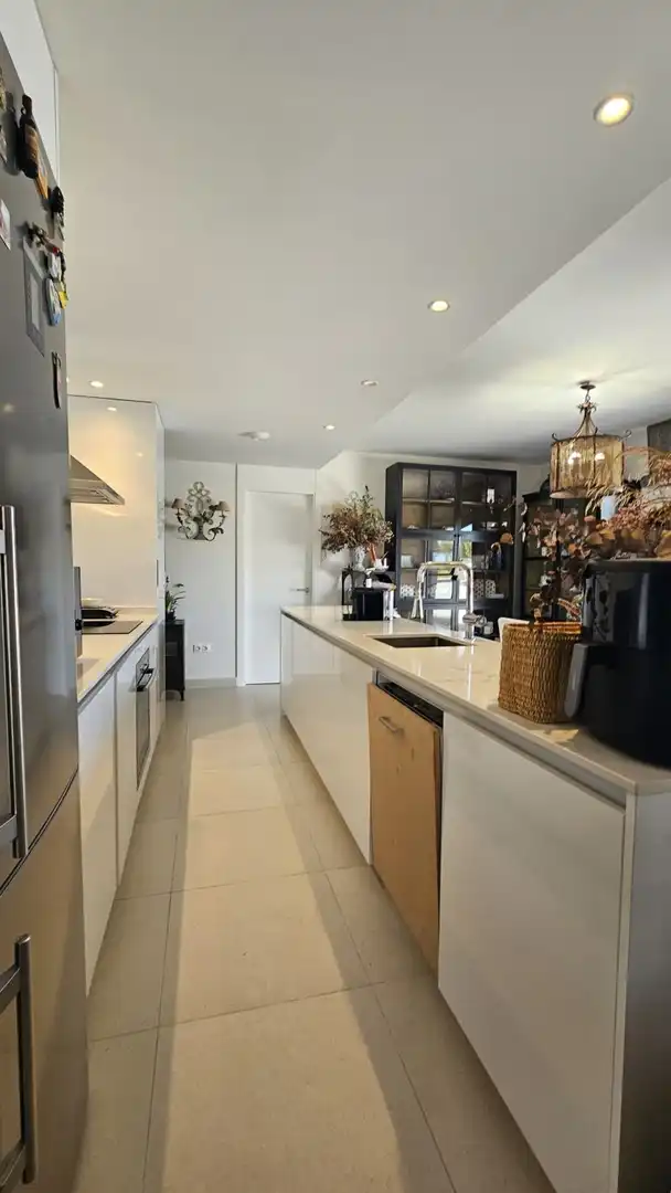 Cuina de Apartament de lloguer en Sotogrande amb Aire condicionat, Calefacció i Terrassa