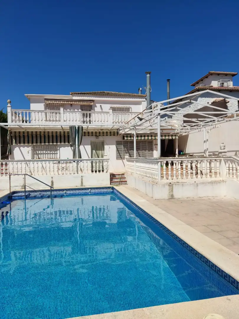 Vista exterior de Casa o chalet en venta en Mengíbar con Amueblado