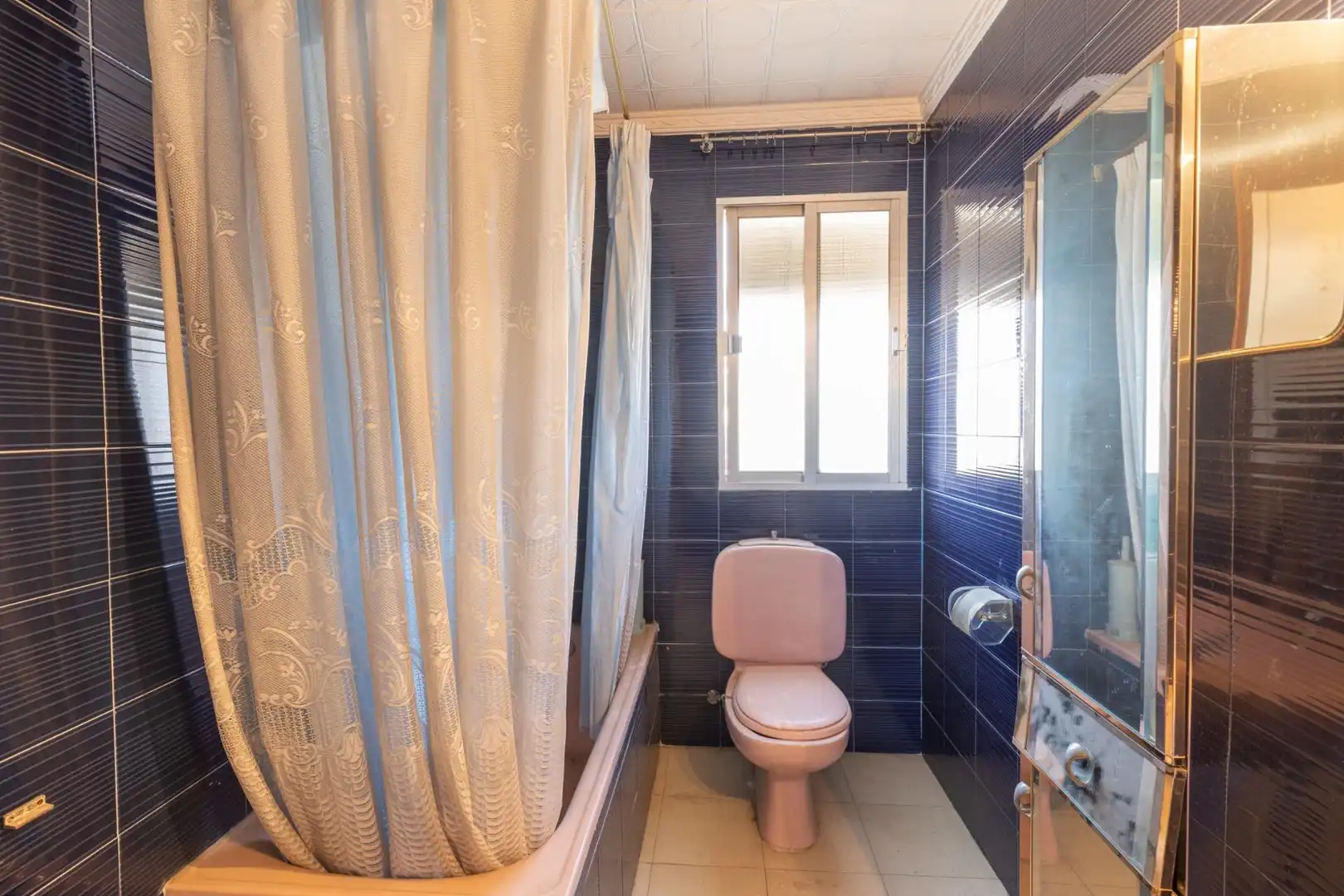 Bathroom of Buildings for sale in La Zubia