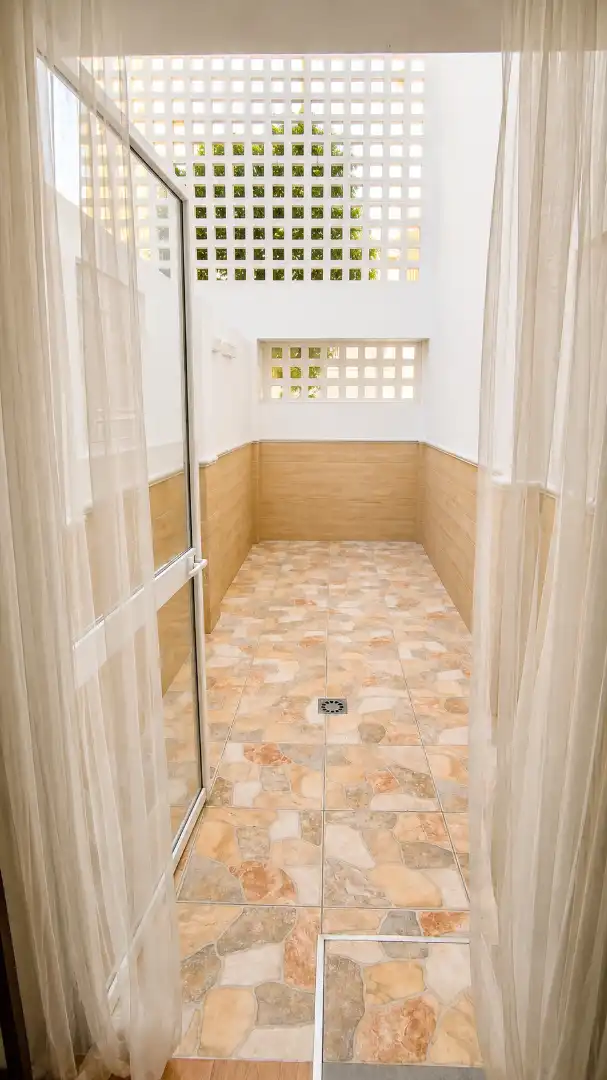 Bathroom of Flat for sale in Sevilla  with Air Conditioner and Furnished