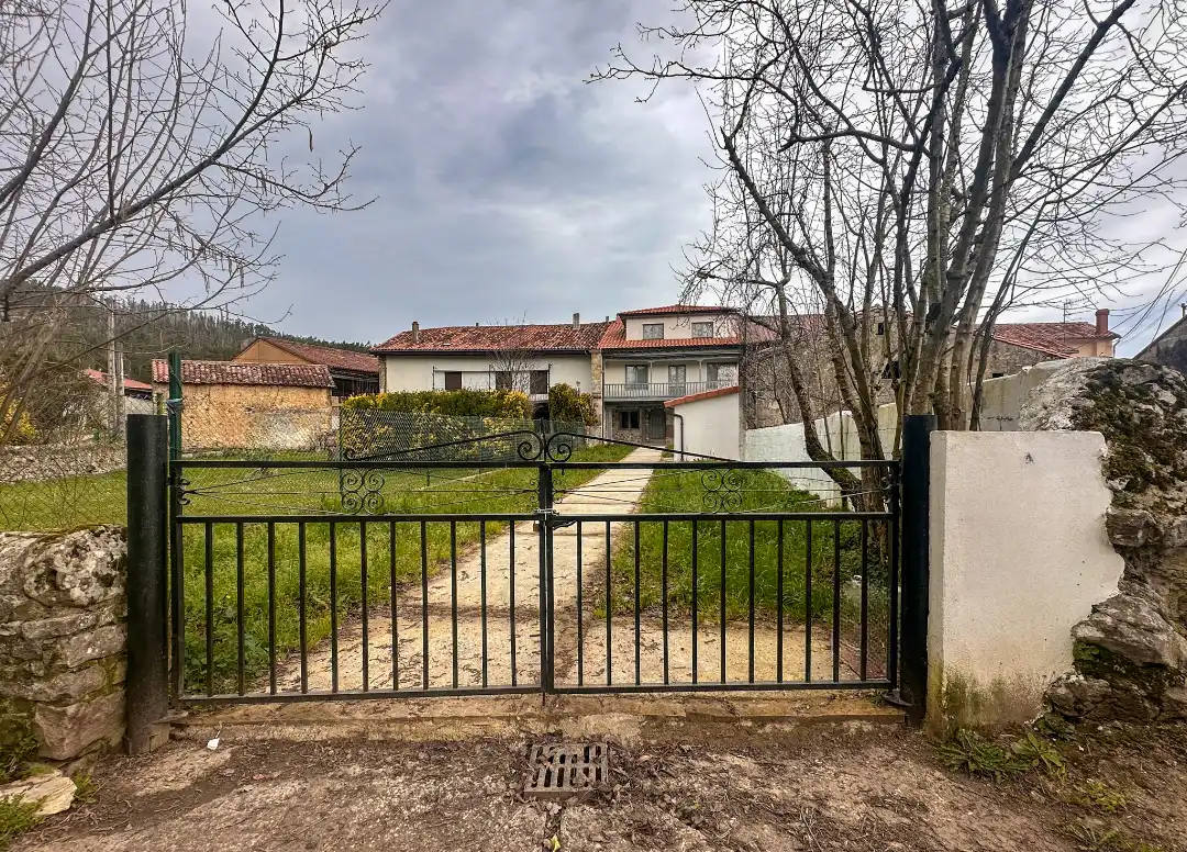 Casa adosada en venta en Lugar Barrio Carrera, Alfoz de Lloredo