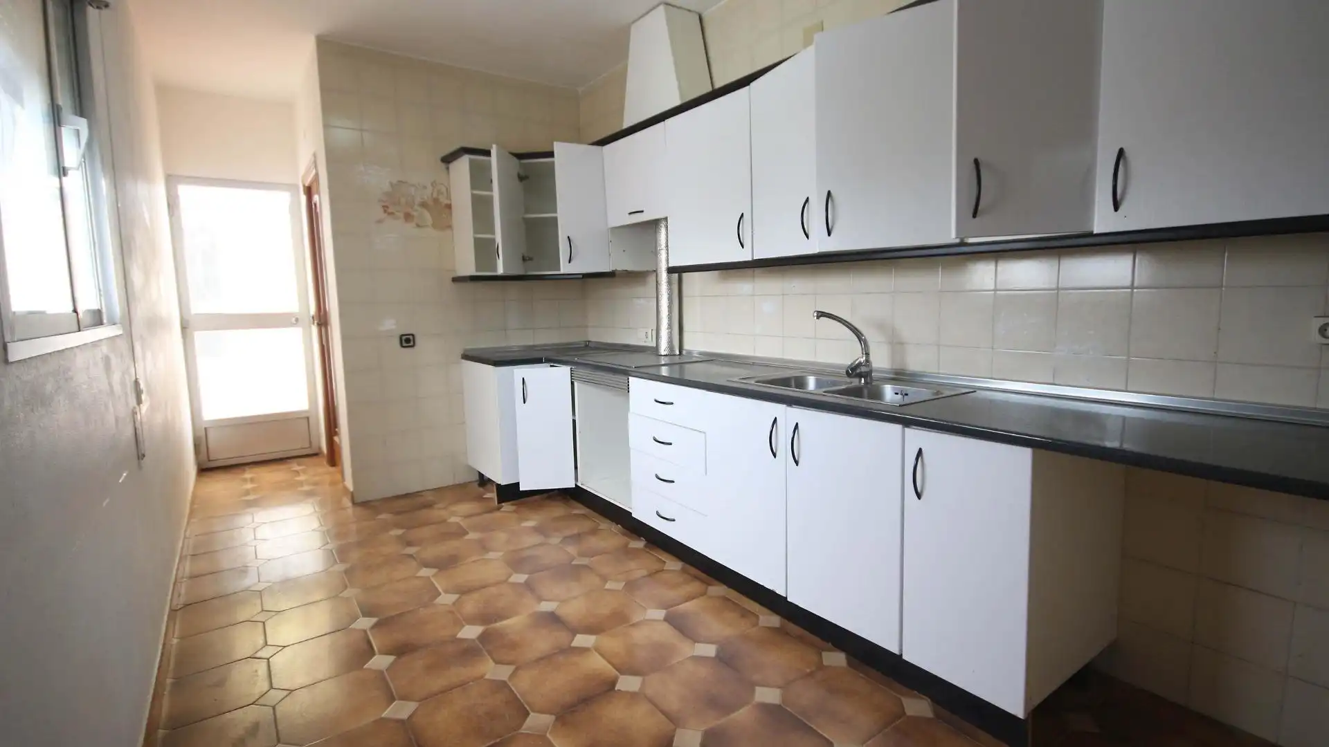 Kitchen of Flat for sale in Montijo  with Terrace, Storage room and Balcony