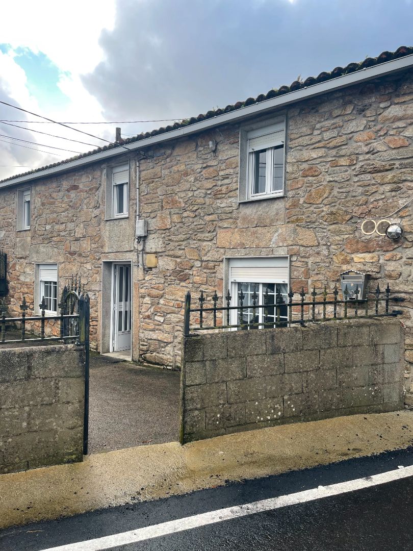 Vista exterior de Casa o xalet en venda en Santa Comba amb Moblat