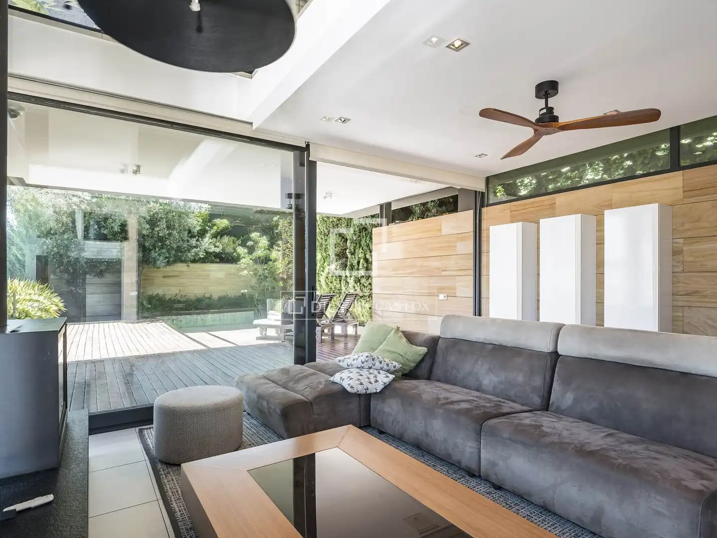 Living room of Houses for rent in Castelldefels  with Air Conditioner, Private garden and Terrace