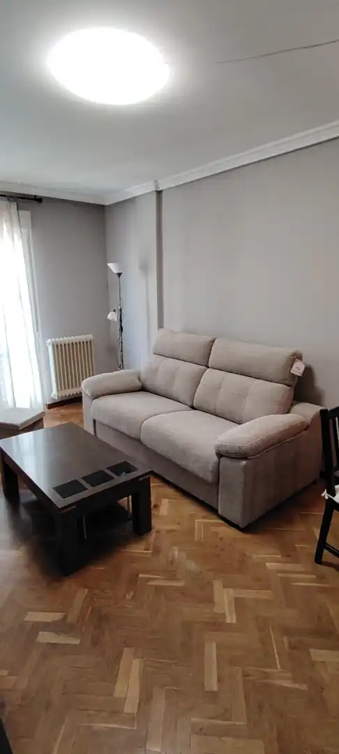 Apartamento con ascensor en alquiler en Chinchibarra - Capuchinos, imagen 2