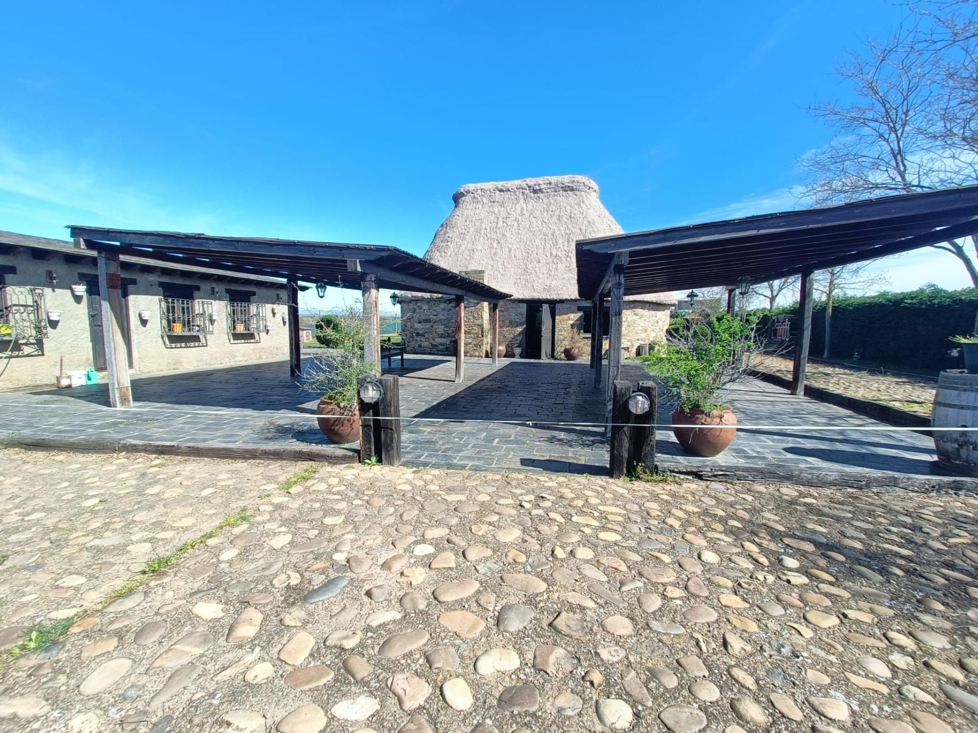 Außenansicht von Geschaftsraum zum verkauf in Valdefresno mit Klimaanlage, Terrasse und Möbliert