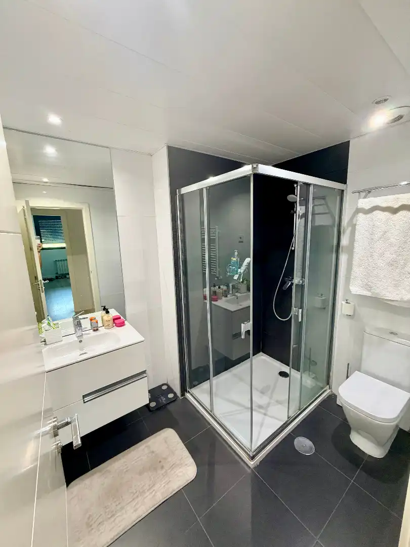 Bathroom of Flat for rent in La Moraleja  with Air Conditioner, Heating and Parquet flooring