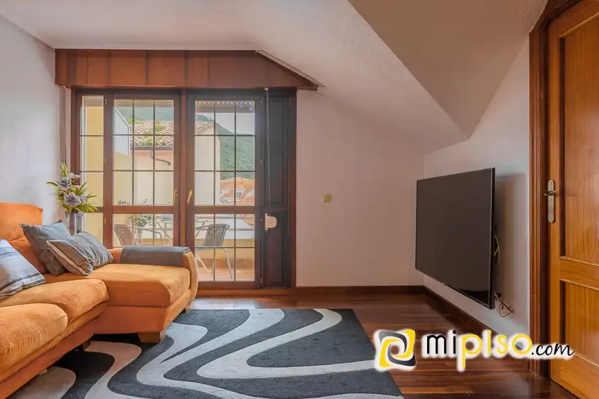 Sala de estar de Piso en venta en Santoña con Terraza, Trastero y Balcón