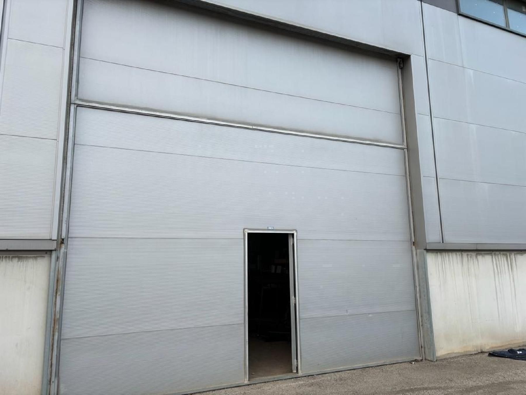 Vista exterior de Nave industrial en venta en Los Corrales de Buelna 