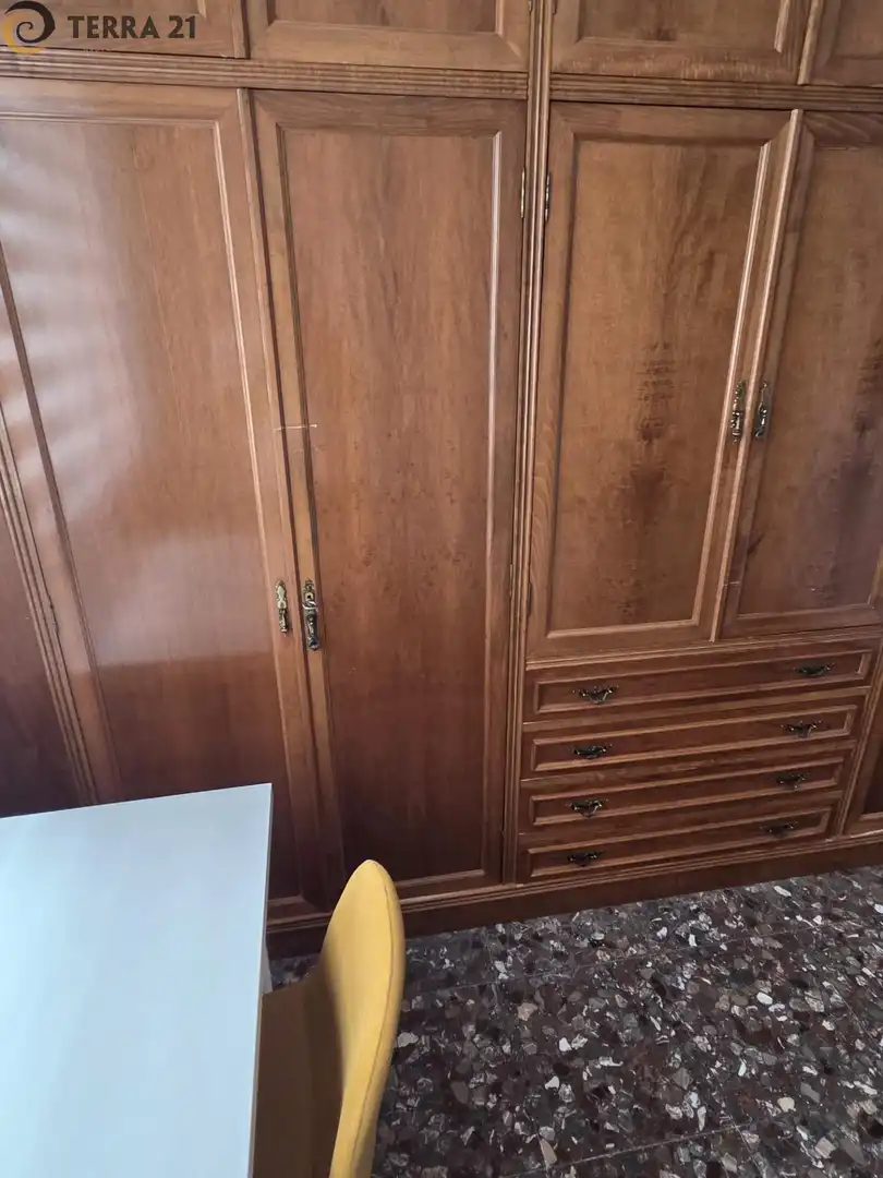 Dormitori de Pis de lloguer en Jaén amb Aire condicionat, Moblat i Balcó