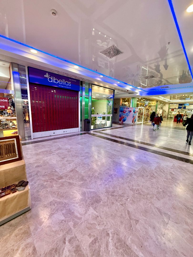 Premises for sale in  Madrid Capital