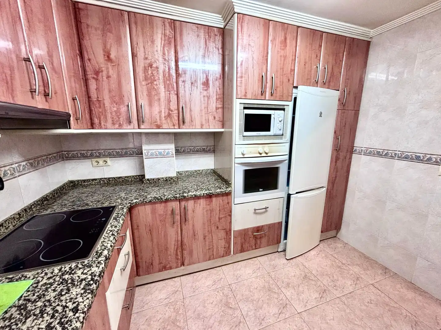 Cocina de Piso en venta en Gijón  con Calefacción, Parquet y Amueblado