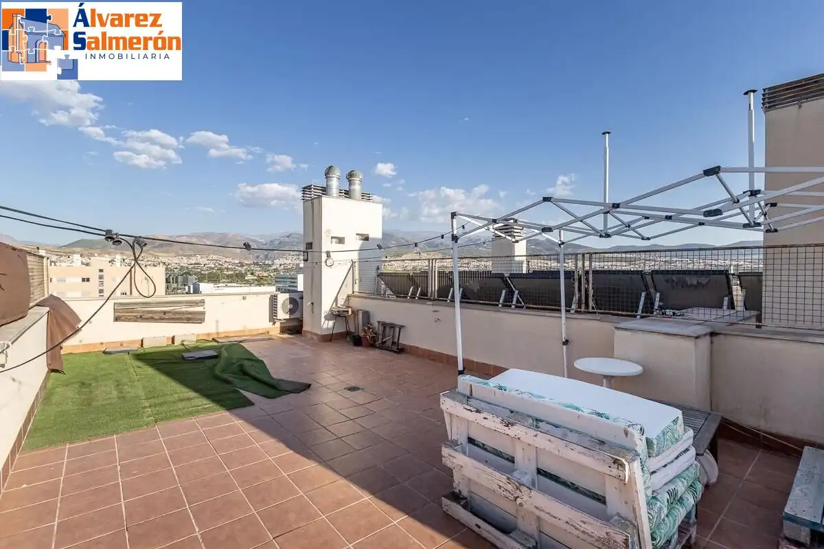 Penthouse mit Pool zum Verkauf in Avenida DE LA ILUSTRACION, imagen 2