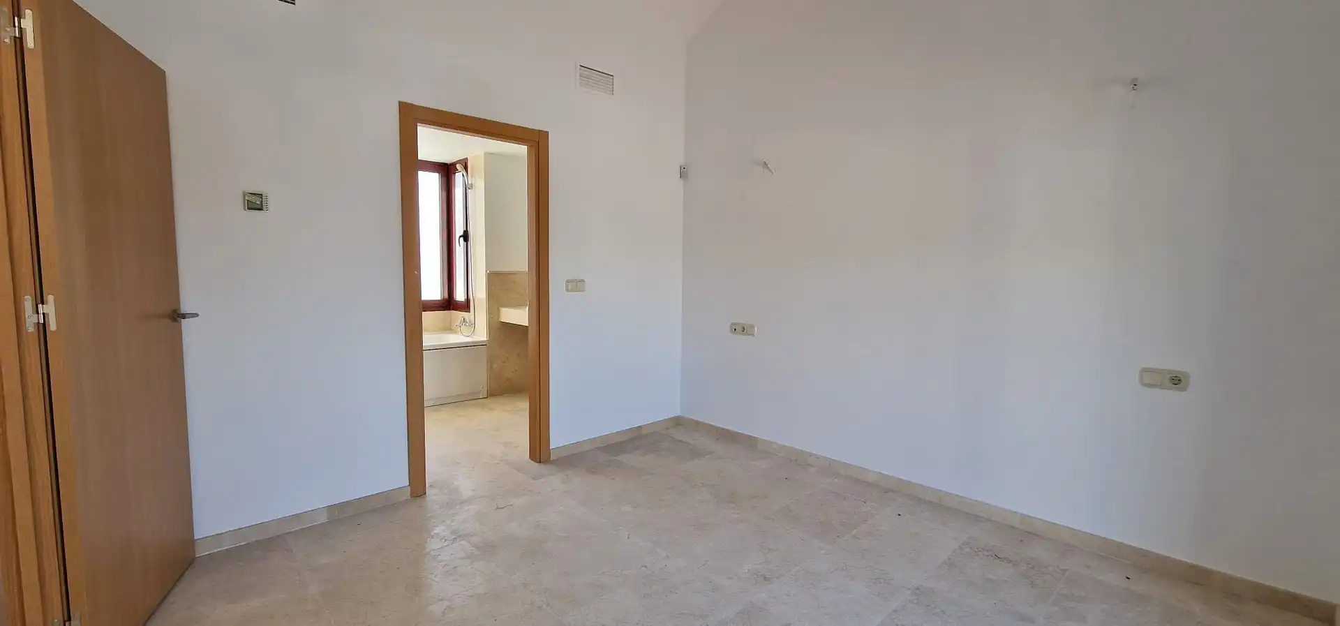 Einfamilien-Reihenhaus zum Verkauf in Cártama mit Privatgarten und Terrasse