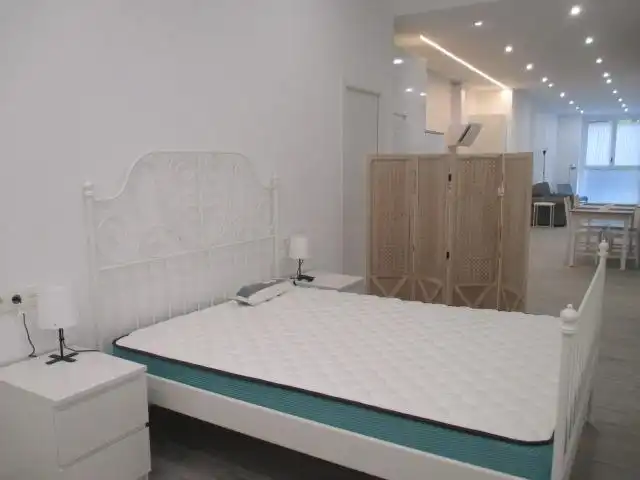 Dormitori de Loft de lloguer en Granada amb Aire condicionat i Moblat