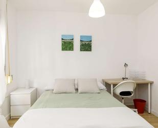 Bedroom of Flat to share in  Zaragoza Capital  with Air Conditioner and Terrace