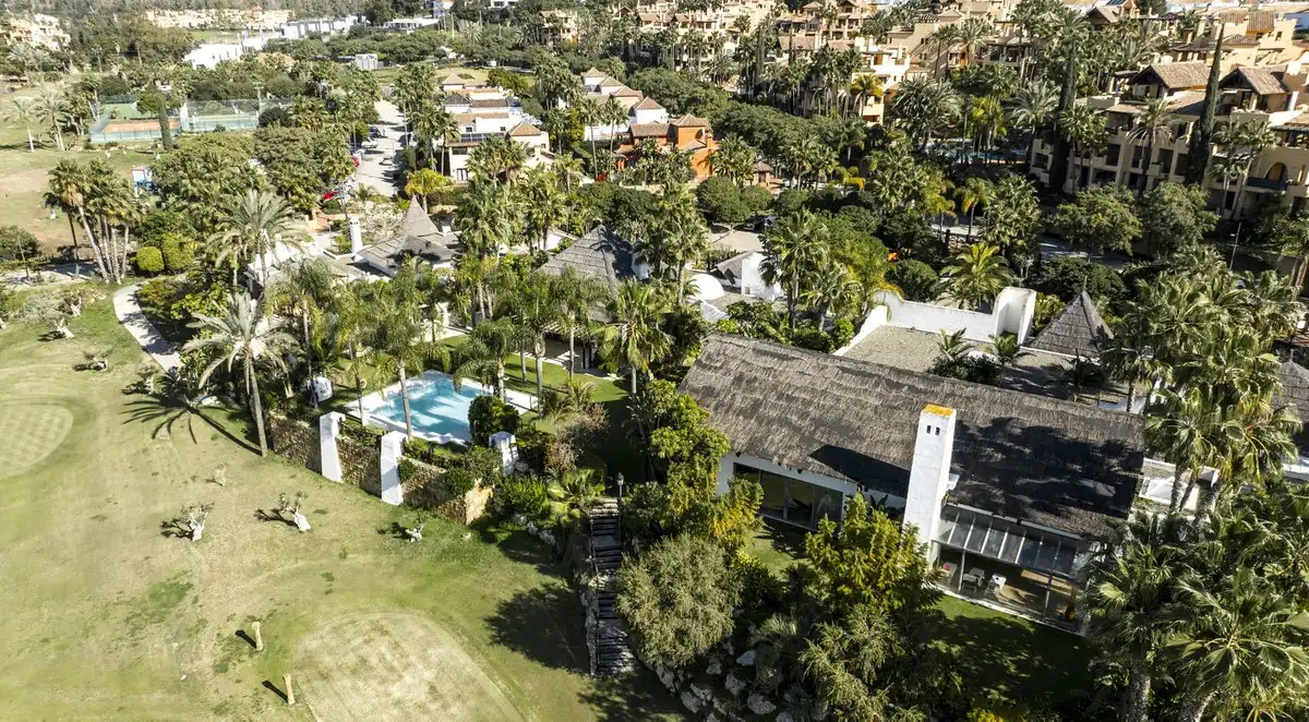 Exterior view of Houses for sale in Estepona  with Air Conditioner, Private garden and Terrace