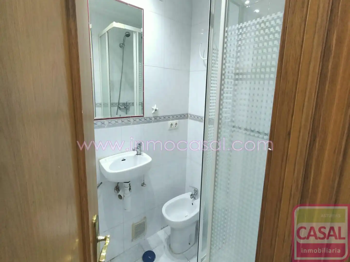 Baño de Piso en venta en Proaza con Calefacción