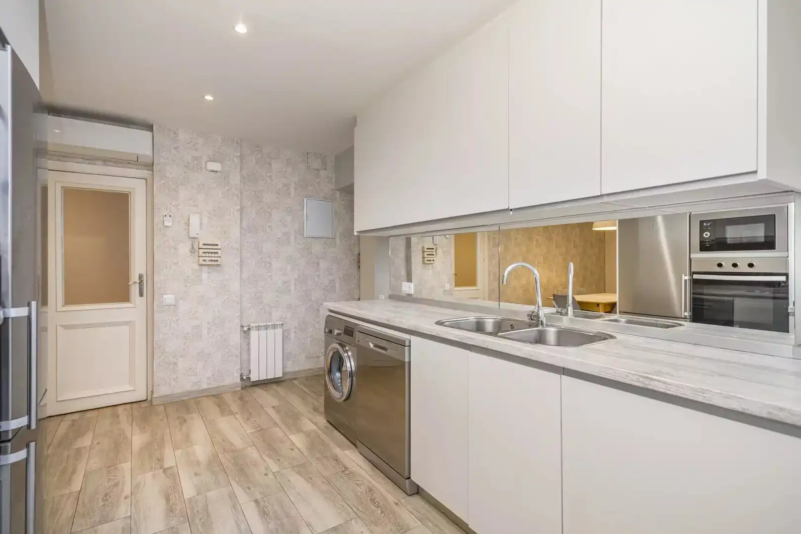 Kitchen of Flat for rent in Madrid  with Air Conditioner, Heating and Terrace