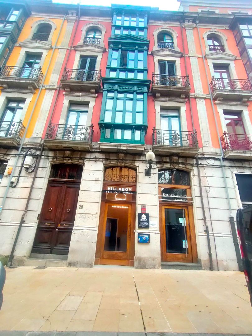 Vista exterior de Pis en venda en Avilés