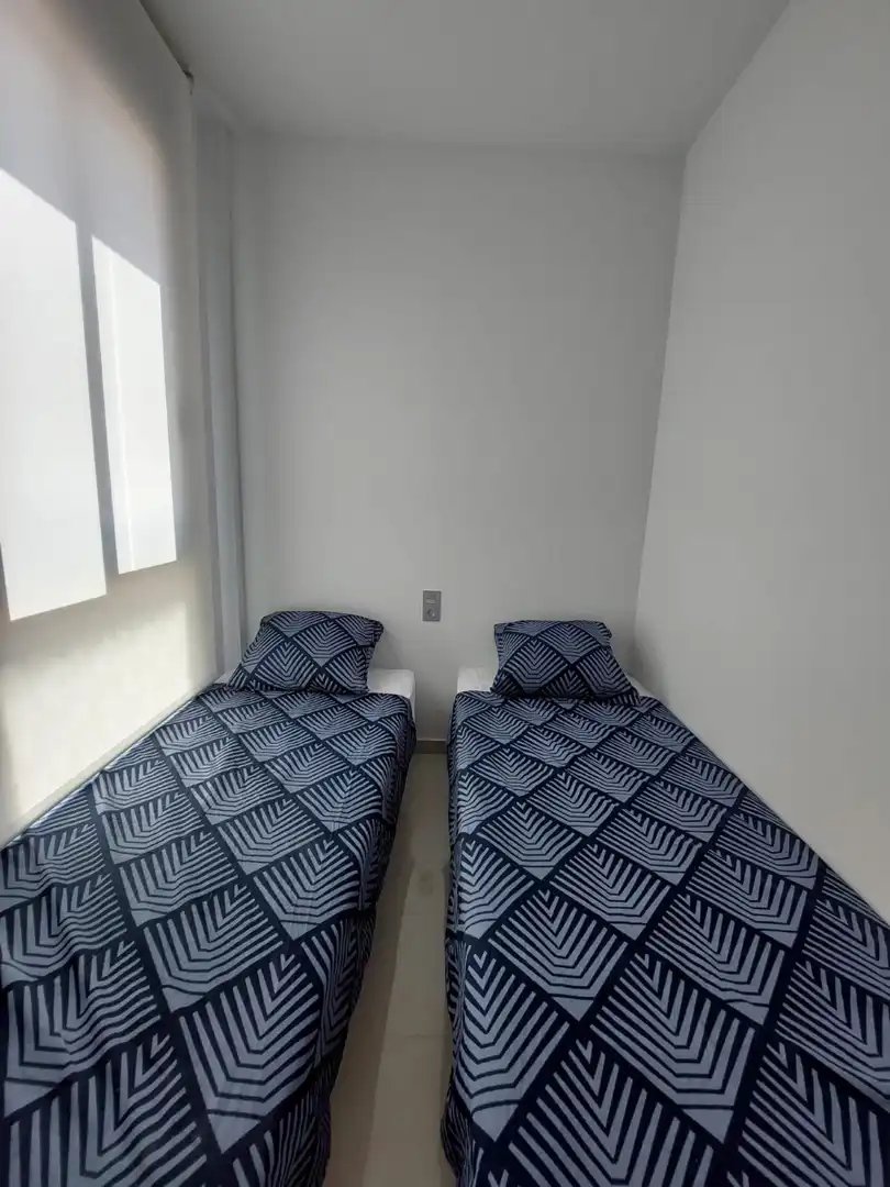 Dormitori de Apartament de lloguer en Torrevieja amb Aire condicionat, Calefacció i Piscina