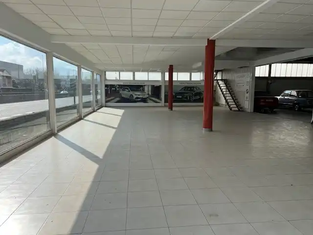 Parkplatz von Fabrikhallen zur Miete in Camargo