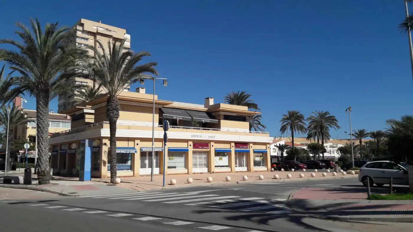 Local de lloguer en La Manga del Mar Menor amb Aire condicionat i Terrassa