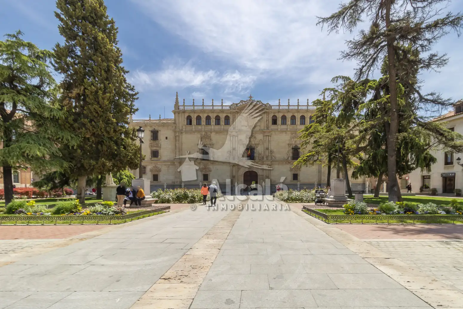 Vista exterior de Pis en venda en Alcalá de Henares amb Aire condicionat, Calefacció i Moblat