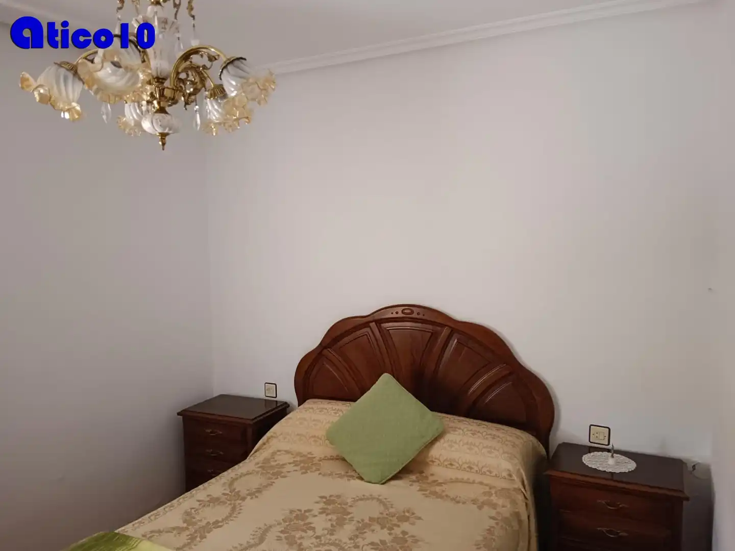 Dormitori de Casa o xalet en venda en Candamo amb Calefacció, Traster i Moblat