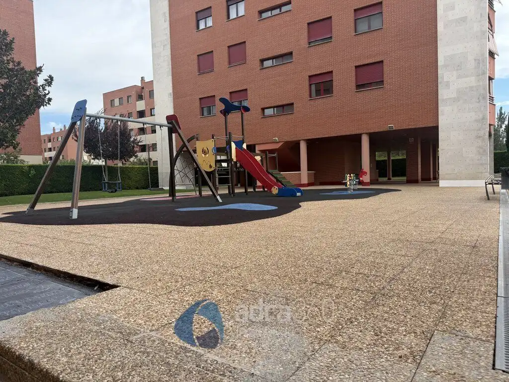 Aparcament de Pis de lloguer en  Logroño amb Calefacció, Traster i Moblat