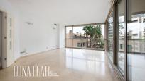 Exterior view of Flat for sale in  Barcelona Capital  with Terrace, Storage room and Community pool