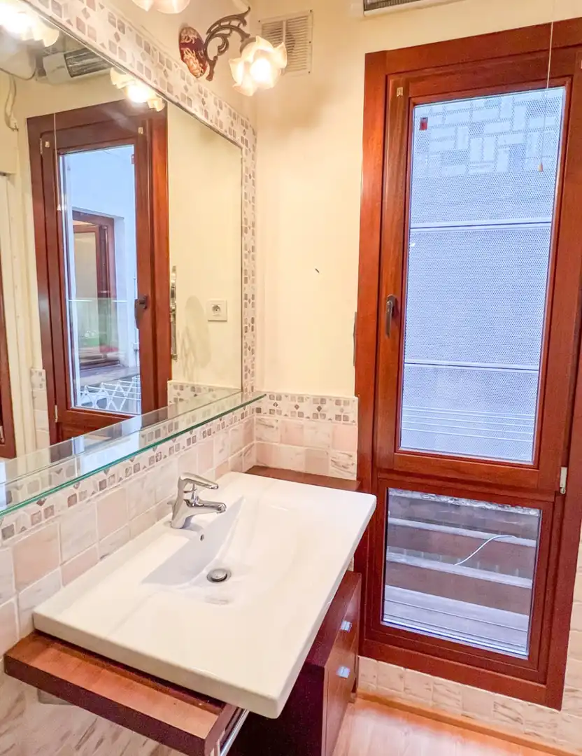 Bathroom of Flat for sale in Sitges  with Air Conditioner, Heating and Terrace