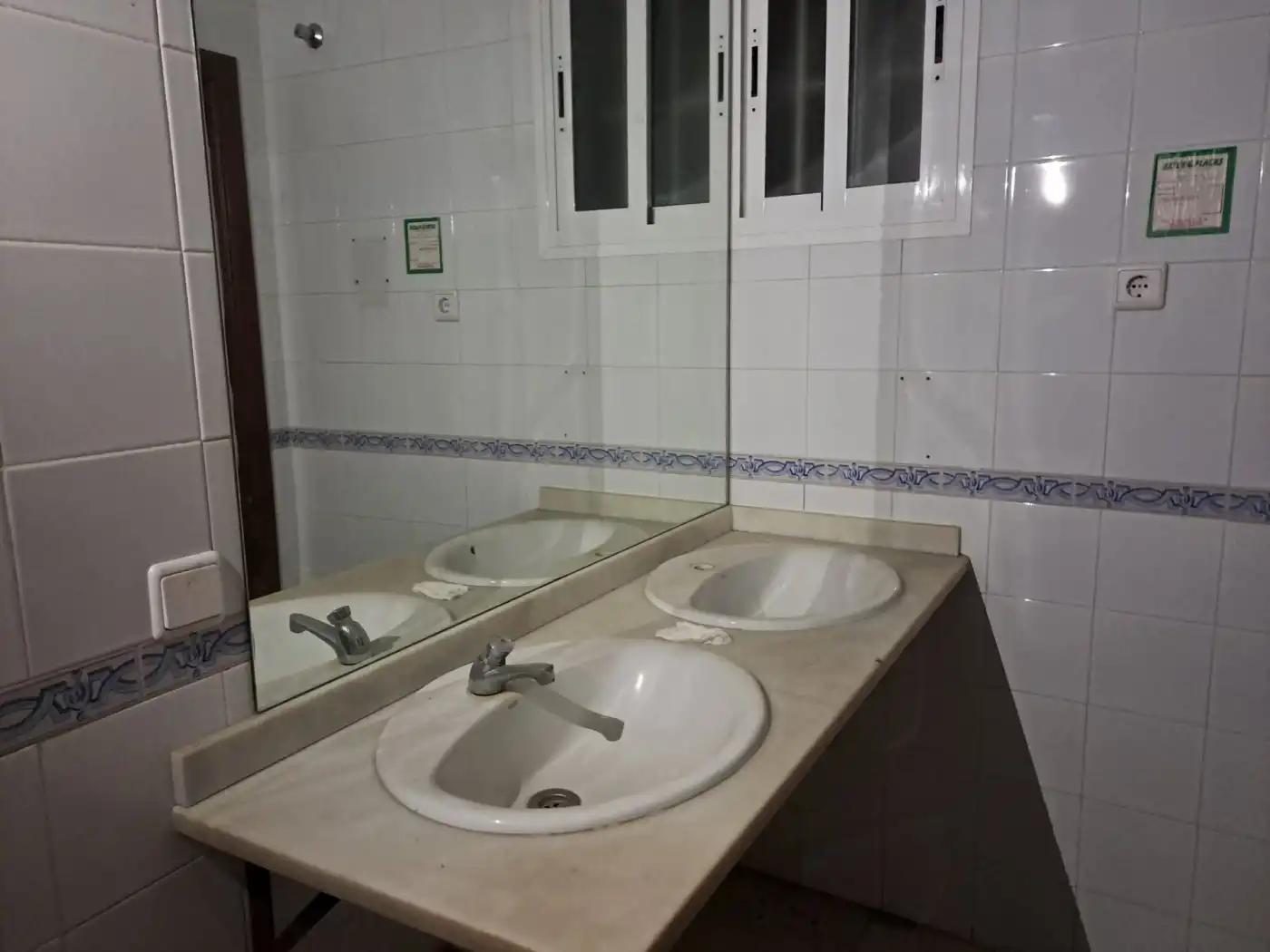 Baño de Local de alquiler en Villaverde del Río