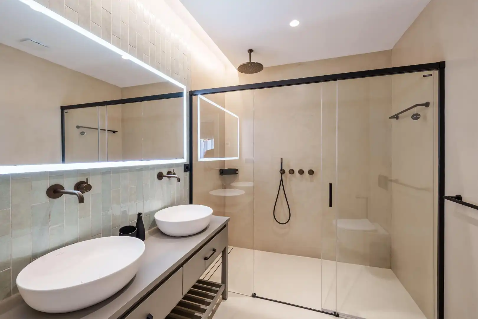 Bathroom of Apartments for sale in Sanlúcar de Barrameda  with Air Conditioner, Terrace and Furnished